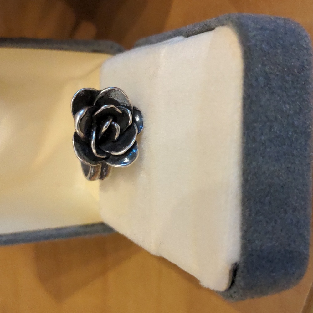 Elegant Sterling Silver Floral Rose Ring